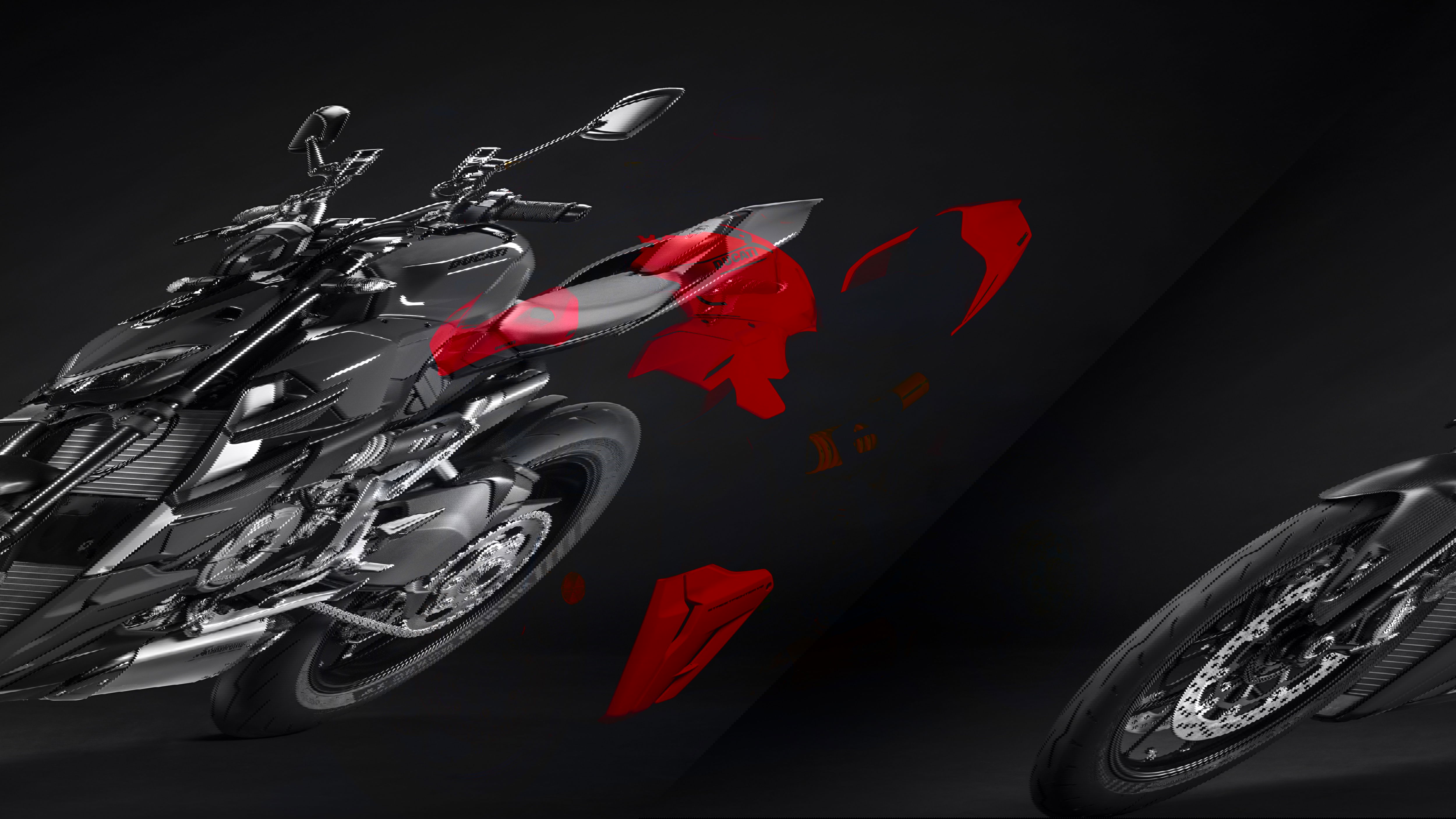 Ducati Streetfighter V2 with carbon add-ons. - Ducati
